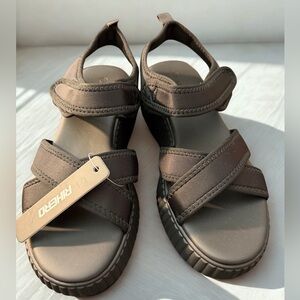 NWT Rihero Women’s Comfort Platform Open Toe/Back Sport Sandal Black Size 8